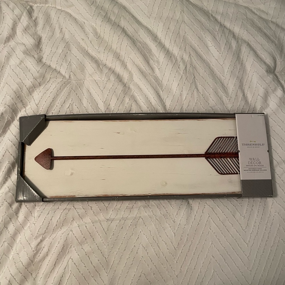 Metal/Rustic Arrow on Wood Wall Decor